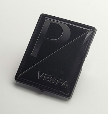 Vespa-Piaggio Emblem P Schwarz – Schlichte Eleganz für Ihre Vespa!