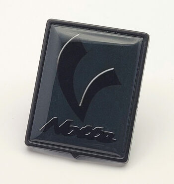 Stilvolles Vespa Emblem mit stilisiertem „V“-Logo